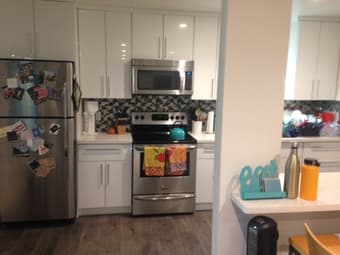 Looking for a roommate to share a beautiful Redwood City 2 Bedroom Apt 2