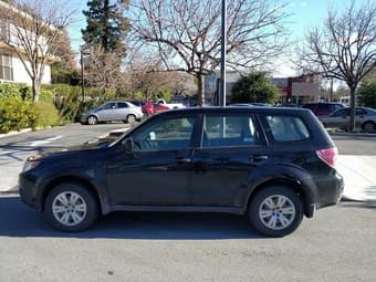 Subaru Forester 2009 MANUAL transmission- very good condition 1