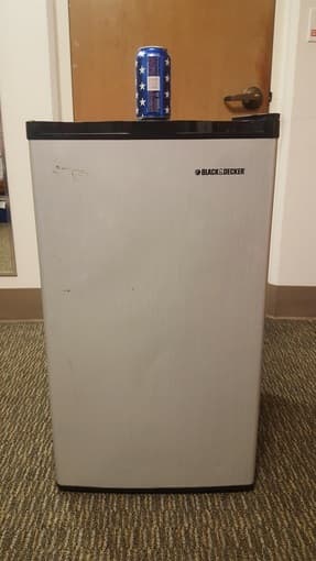 3.2 cu-ft mini fridge, Black & Decker 1
