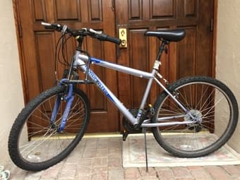 Used Men Mountain Bike + U lock 2