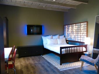 Designer Studio - fully furnished, all utilities and wifi included 1