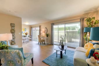 Quiet 1 bedroom poolside condo in Mountain View available immediately! 1
