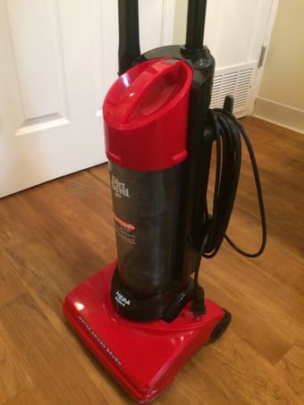 Dirt Devil Vacuum upright Cleanser-$ 30 1