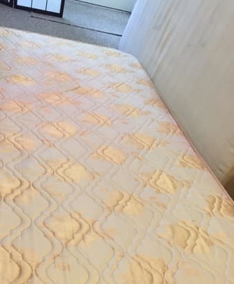 Queen size mattress with box for 40$ 1