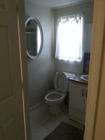 Master bedroom + own bathroom, $1000+utilities, Redwood City 3