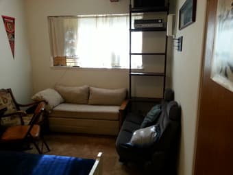 Room for Rent with personal bathroom, Short train ride from Stanford 1