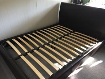 Selling queen size bed frame 1