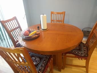 Good quality extendable dining table 1