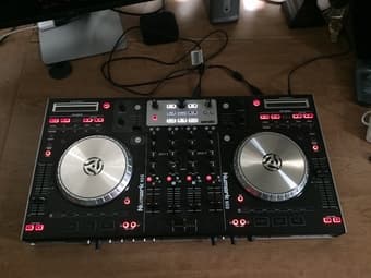 Numark NS6 Digital DJ Controller, Mint Condition 2
