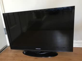 32" Samsung Television 1