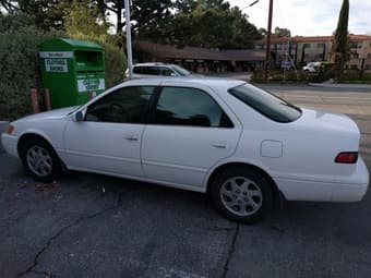Clean 1999 white Toyota Camry LE v6 1