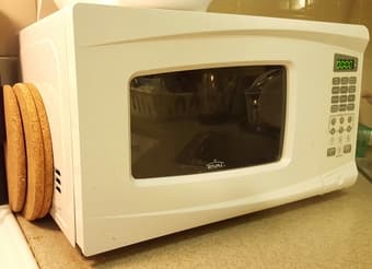 Full-Option Microwave 1