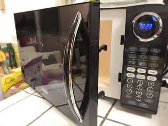 Moving sale - microwave 1