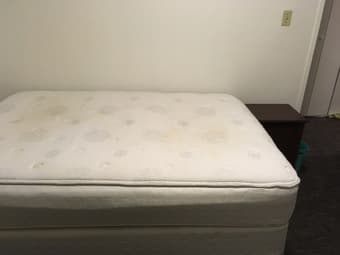 Double bed mattress and boxspring 2