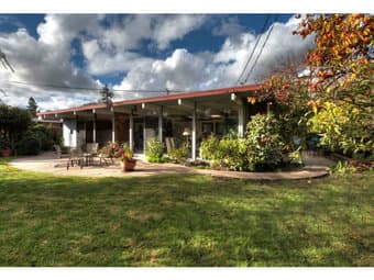 Beautiful house with young professionals. 13 min driving to Stanford! 1