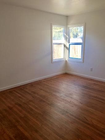 Corner Room with Good Light in Spacious Menlo Park Cohouse :o) 2
