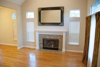 Live with professionals in beautiful house! 16 min drive to Stanford! 2