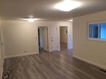 Look for young professionals in a huge house. 7-min drive to Stanford! 3