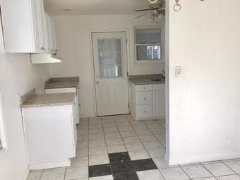 Spacious Room in Massive 3-Bedroom Shared House - Private Bedroom 3