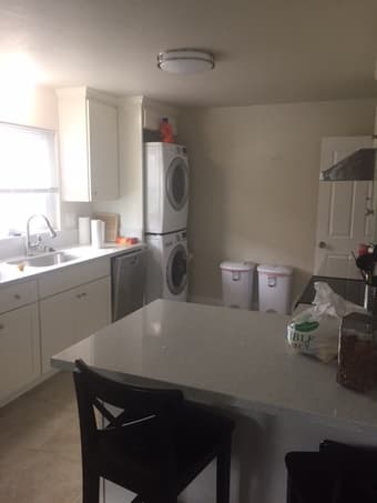 Master bedroom in 3BR apartment w/ private bathroom in Palo Alto 3