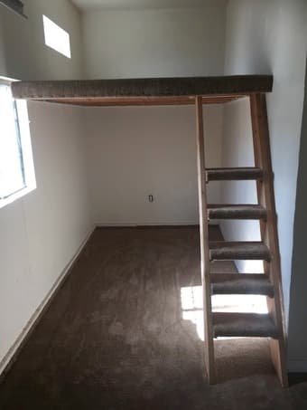 Converted Bedroom with Loft & Private Bathroom in Sunny House Share :) 2