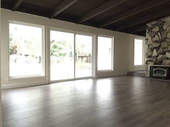 Look for roommates to share spacious house. 6 min Drive to Stanford! 1