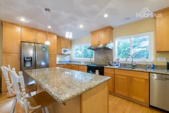 Sharing in a Beautiful House, flexible lease. 16 min to Stanford! 3