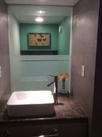 FURNISHED ROOM WITH PRIVATE BATHROOM 3