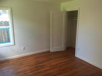 Offering Furnished Bedroom in Sunny Cohouse - Great Space, Good Light 2
