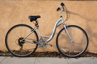 Ladies Hybrid 21 Speed Bike 1