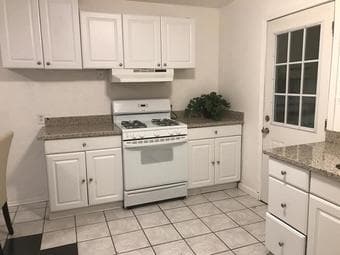 Great Starter Bedroom in Large Shared House Near Campus & Facebook HQ 3