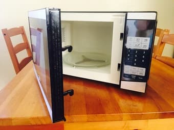 Microwave very good condition 2