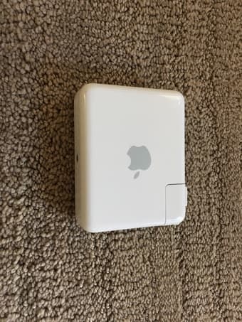 Apple AirPort Express Base Station (A1084/M9470LL/A) 1