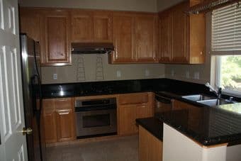 3BR/3BA w/ 2 car garage Townhouse in Ryland Towne Court (mountain view 1