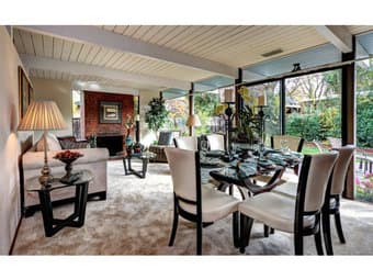 Live in beautiful house with young professionals.13 min to Stanford! 2