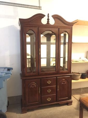 [Palo Alto] China Cabinet $150, Armoire 1