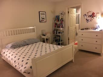 Large master bedroom, b/w PA and MV, females preferred 1