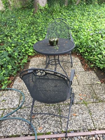 Outdoor chairs and table 1