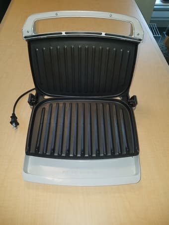 Large George Foreman grill (lean mean fat reducing grilling machine) 1