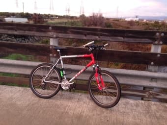 Trek mountain bike + lock (ideal for 6'0 or around) 1