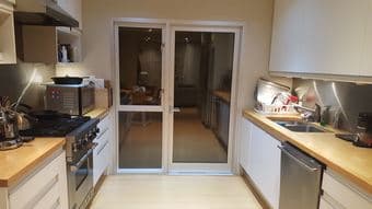Beautiful 2 BR/1 BA House with Patio - Near Facebook, Google, and 101 2