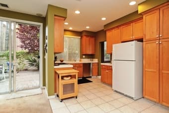 Sunny bedroom near Diridon station- available May 1 2