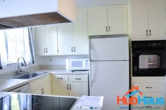 House Hunters, LEND ME YOUR EARS! 10 min drive to Google or Apple! 3
