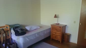 Furnished bedroom in Menlo Park available April 12-May 6 1