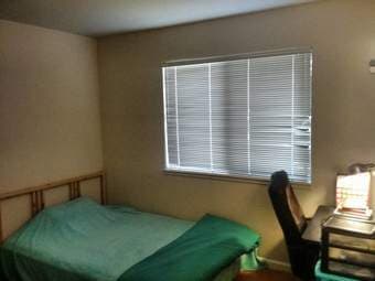 Room available in a great 2br apt close to Stanford 1