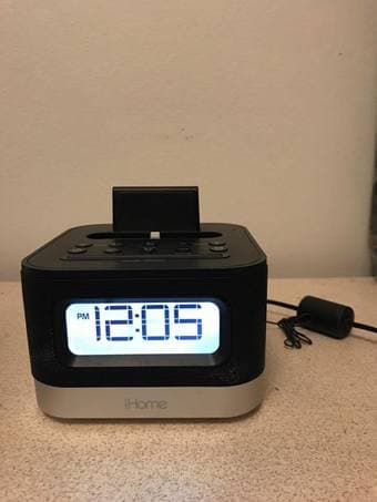 iHome iPL10 Dual Charging Stereo/Clock Radio 1