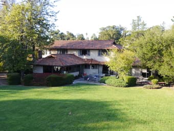 Large master bedroom with private bathroom available near campus 1