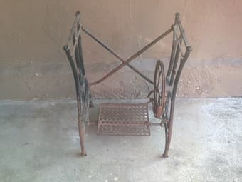 Vintage Singer Stand - Great for Table Base! 1