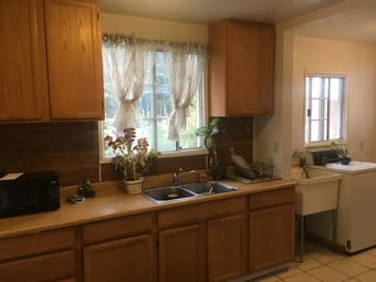 Berkeley, Room in 2 Bedroom Apt, right near BART and close to campus 1