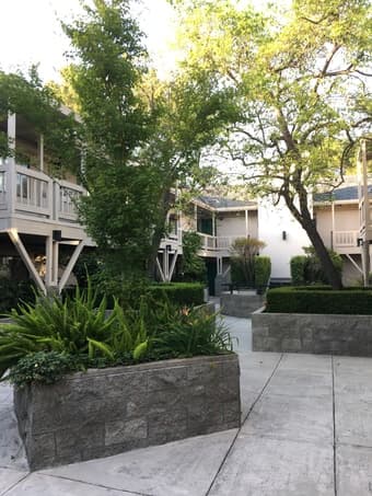 $1300 PRIVATE bdm w/in-suite bathroom, d-town Menlo Park (5/26-6/22) 1